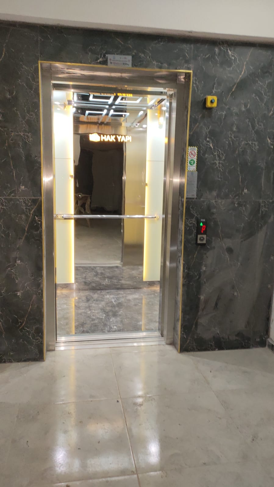 Photo of Cartagena's cathedral at the background and some colonial style houses